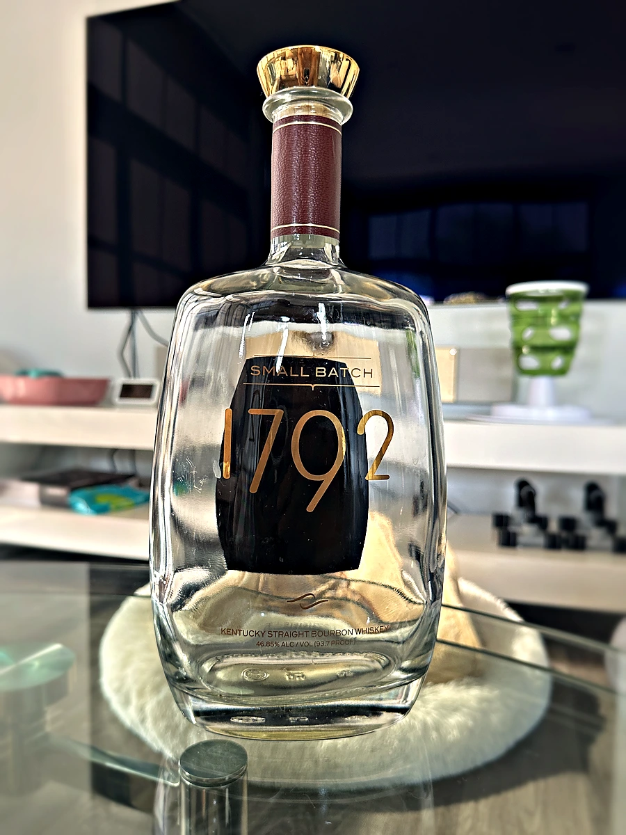 1792 Small Batch 리뷰: 이름은 1792년인데, 태어난 건 2002년인 버번
