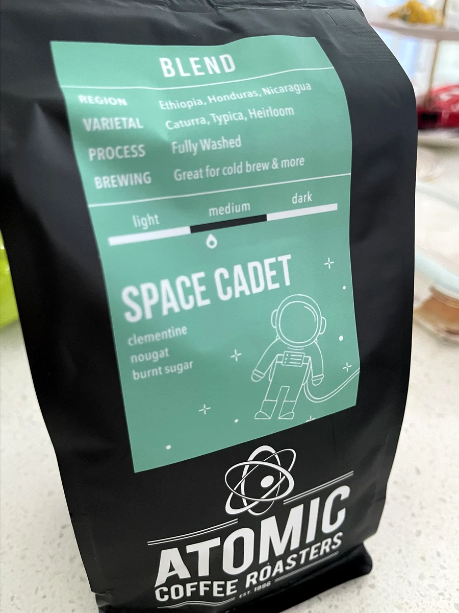 Atomic Coffee Roasters Space Cadet 리뷰: 살짝 떠 있다가 그을린 설탕에 붙들리는 한 잔